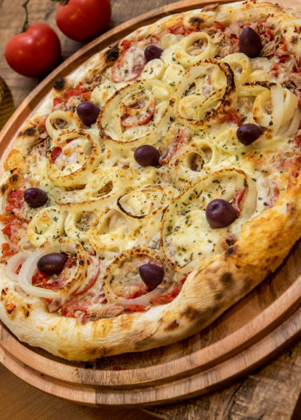 istock Tuna Italian pizza 1273378441