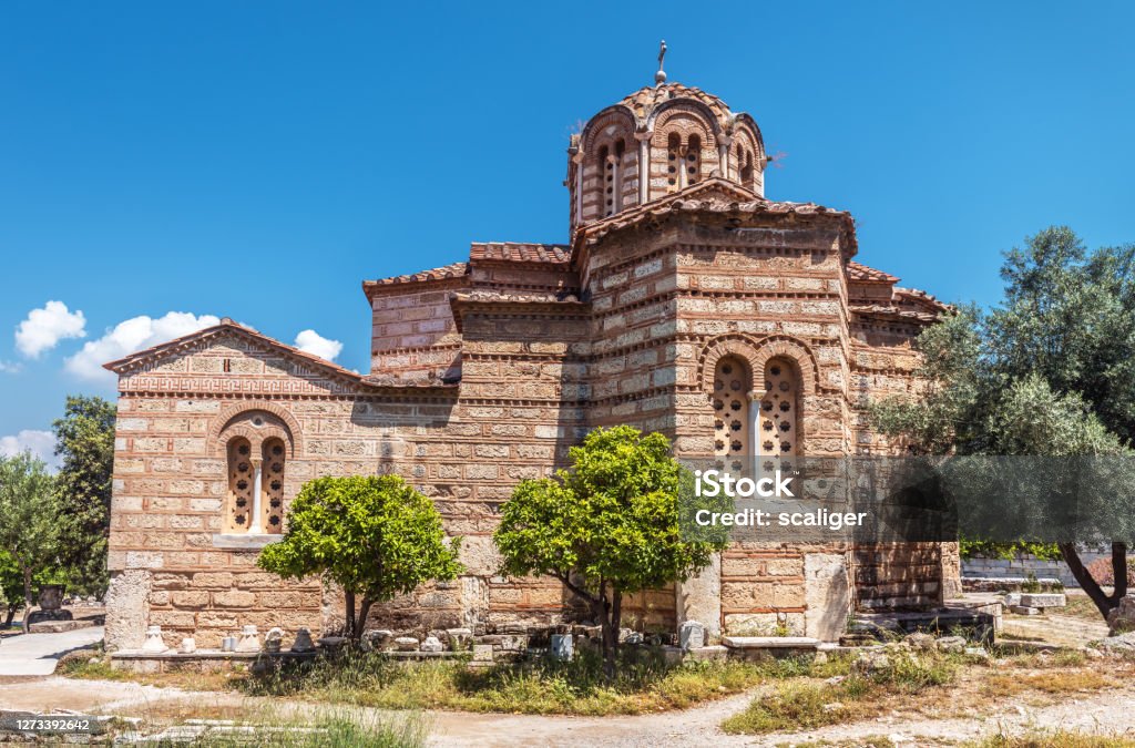 Antigua Iglesia De Los Santos Apóstoles En El Antiguo Ágora Atenas Grecia Monumento A La Cultura Bizantina Griega Foto de stock y más banco de imágenes de Aire libre - iStock Antigua Iglesia De Los Santos Apóstoles En El Antiguo Ágora Atenas Grecia Monumento A La Cultura Bizantina Griega Foto de stock y más banco de imágenes de Aire libre - iStock