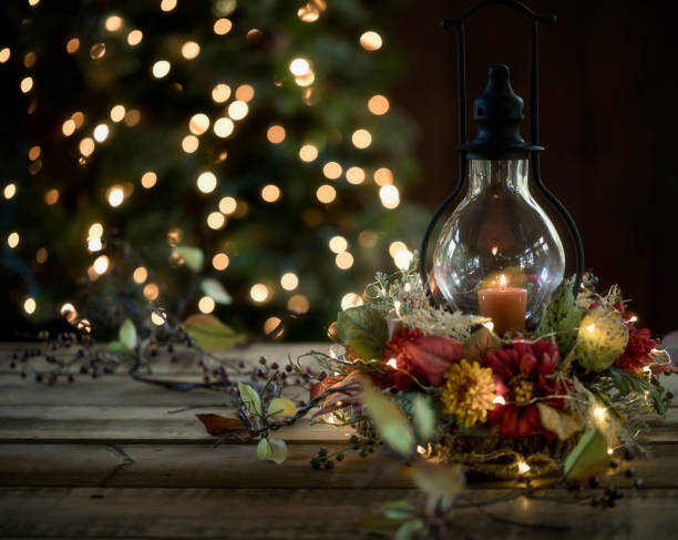 linterna de vacaciones - christmas tree decorations indoors selective focus arrangement fotografías e imágenes de stock