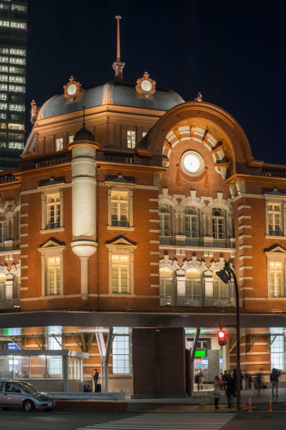 gare de tokyo - tokyo station railroad station chiyoda ward building exterior photos et images de collection