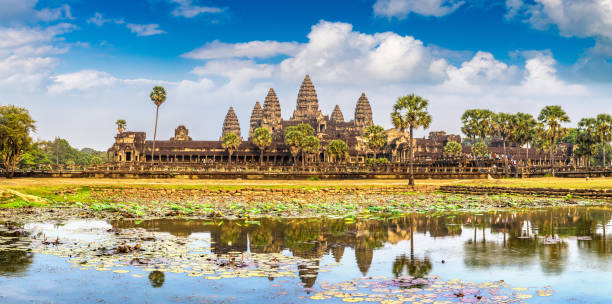 angkor wat tempel in kambodscha - angkor wat buddhism cambodia tourism stock-fotos und bilder