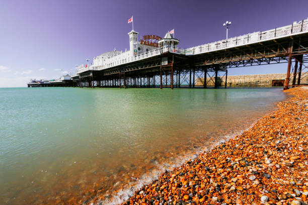 brighton palace pier en east sussex, inglaterra - palace pier tourism built structure sign fotografías e imágenes de stock