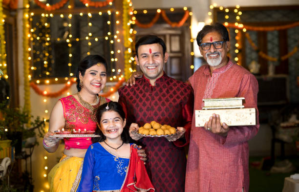 glückliche indische familie feiert traditionelles fest - indian culture family senior adult asian ethnicity stock-fotos und bilder