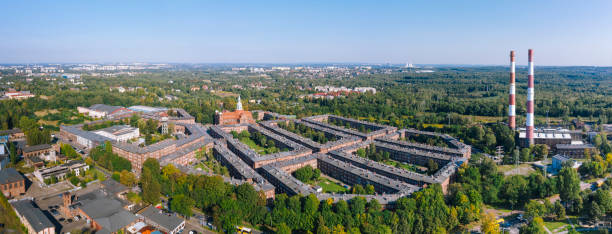 vista aérea del barrio de nikiszowiec en katowice, polonia - silesia fotografías e imágenes de stock