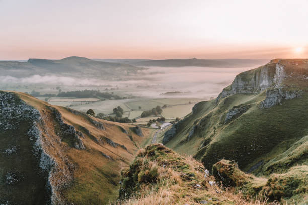 istock Sunrise over Winnats Pass, Peak District 1273490236