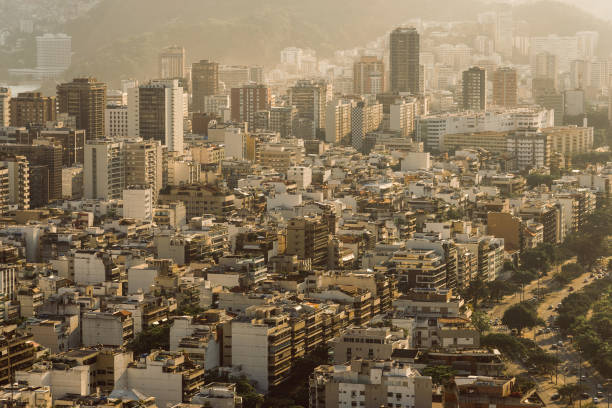 vista de prédios no distrito de ipanema, no rio de janeiro - ipanema district - fotografias e filmes do acervo