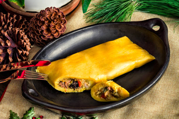 hallacas - comida tradicional venezolana de navidad - cultura venezolana fotografías e imágenes de stock