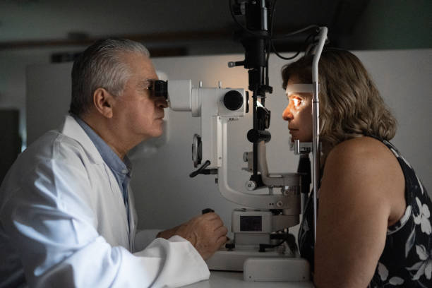 Csr Inoptometry 5,500+ Ophthalmologist Senior Stock Photos, Pictures & Royalty-Free ...
