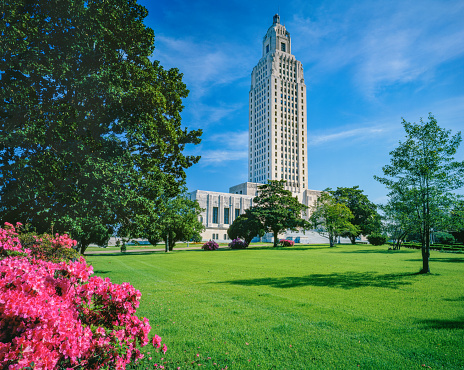 SPRINGTIME LAWN AND GROUNDS AT LOUISIANA STATE CAPITOL, BATON ROUGE