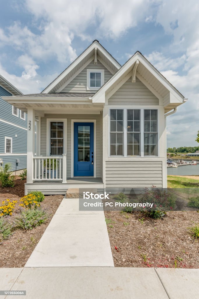 Small lakeside home just outside of the city Lakeside vacation living for a quiet getaway House Stock Photo