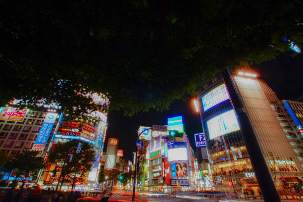 Shibuya scramble intersection of night view Shibuya scramble intersection of night view. Shooting Location: Tokyo metropolitan area ラッシュ時 stock pictures, royalty-free photos & images