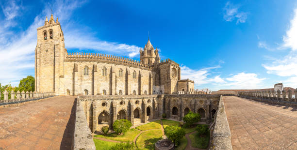 istock Cathedral of Evora, Portugal 1273585125