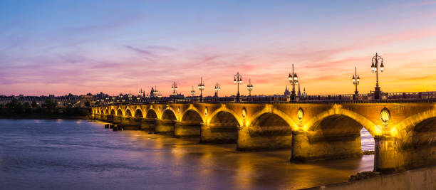 istock Old stony bridge in Bordeaux 1273609390