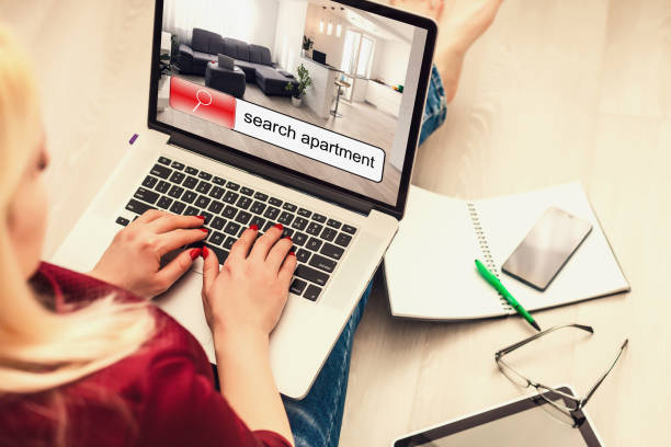 istock Apartment search online concept: house search application on a laptop screen 1273619666