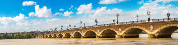 istock Old stony bridge in Bordeaux 1273649324