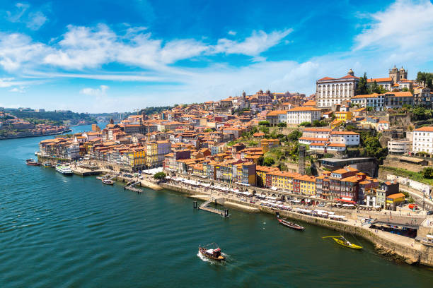 panoramablick auf porto - fluss douro stock-fotos und bilder