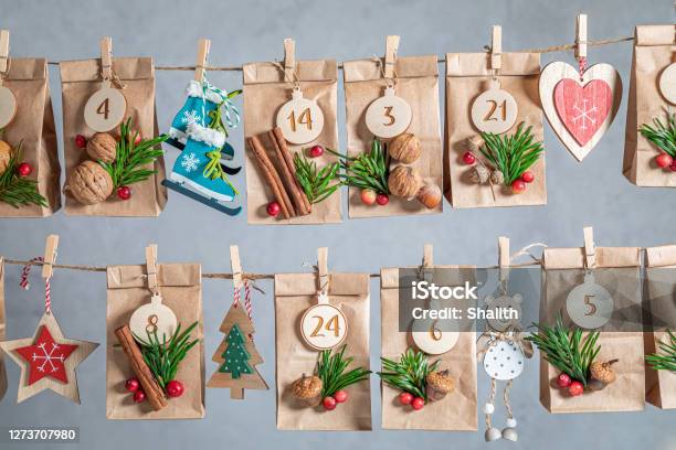 Einzigartiger Adventskalender Zu Weihnachten Als Countdown Zu Heiligabend Stockfoto und mehr Bilder von Adventskalender