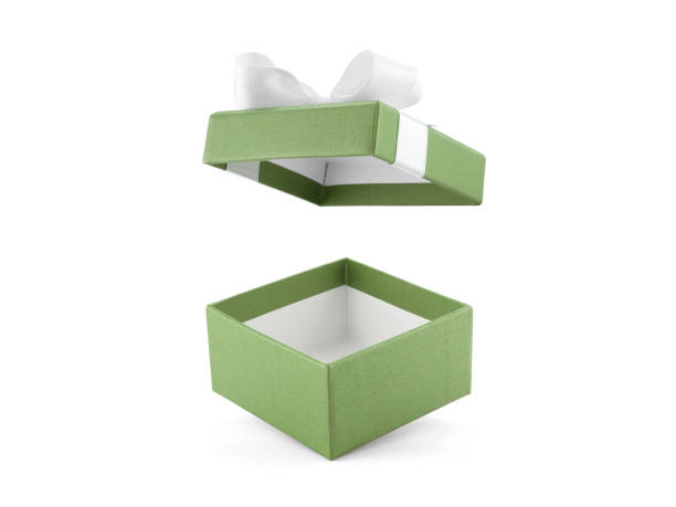 cerrar abierto y vacío caja de regalo de color verde oliva único con lazo de cinta blanca aislado sobre fondo blanco - green box fotografías e imágenes de stock