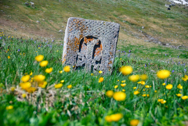 山の中の古いハチカール - armenian culture armenia saint monastery ストックフォトと画像