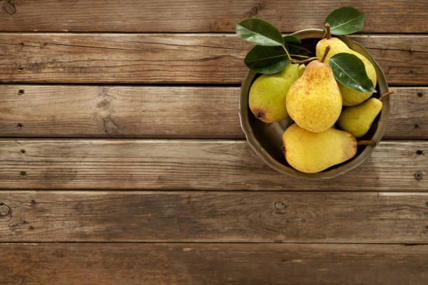 fresh organic pears on an old wooden background - pera imagens e fotografias de stock