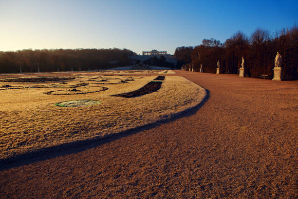 giardino pubblico a vienna - boulevard mansion road grounds foto e immagini stock