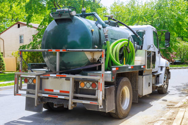 Vacuum waste truck on the cleaning process portable bio toilet cabins in the construction Vacuum waste truck on the cleaning process portable bio toilet cabins at the construction portable toilet stock pictures, royalty-free photos & images