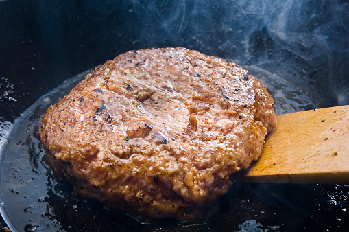 Fry the hamburger in a frying pan.