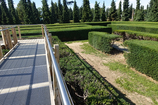 Plant labyrinth  Access gateway  Public park  Île-de-France