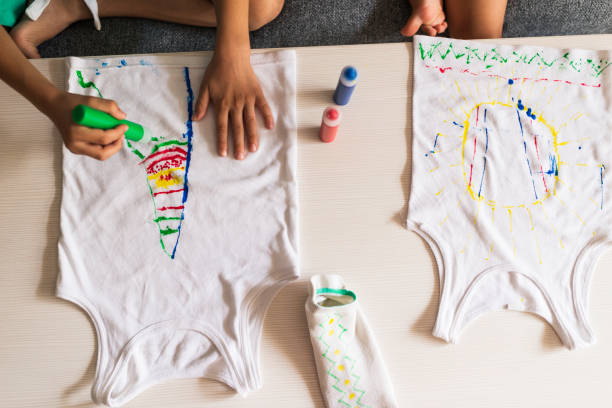istock Kids painting on the material 1273831582