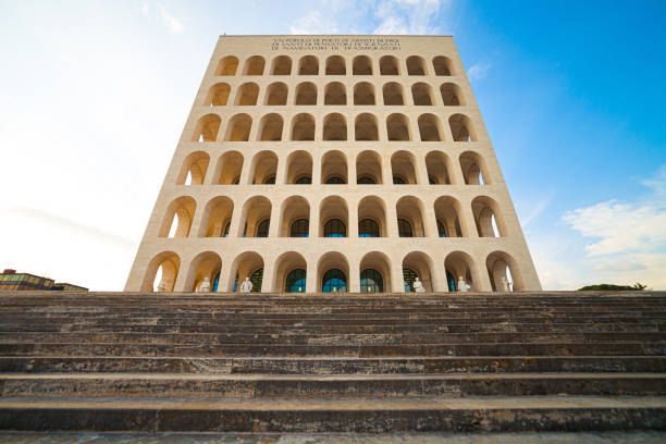 square colosseum (palais de la civilisation italienne) à rome, italie - 1930s style architecture architectural feature architectural styles photos et images de collection