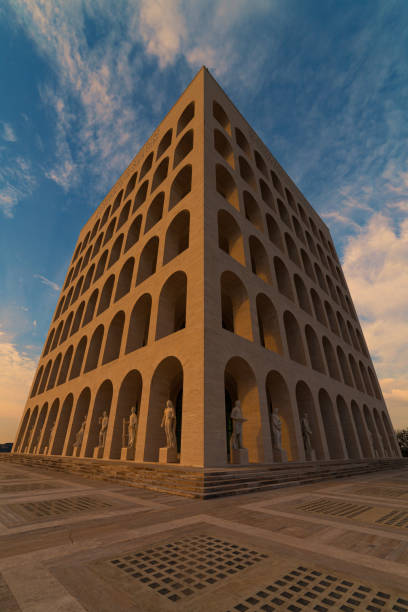 square colosseum (palais de la civilisation italienne) à rome, italie - 1930s style architecture architectural feature architectural styles photos et images de collection