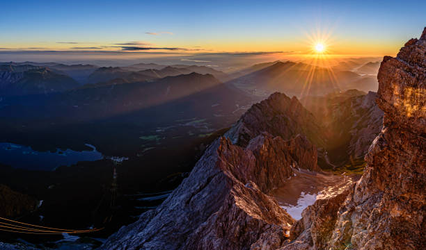 beautiful sunrise on zugspitze mountain - sunrise european alps mountain alpenglow imagens e fotografias de stock