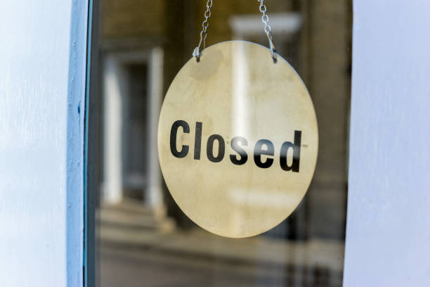 istock Round shop closed sign 1273977217
