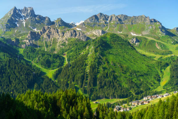 mountain landscape along the road to campolongo pass, dolomites - cordevole valley imagens e fotografias de stock