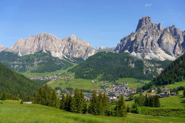 mountain landscape along the road to campolongo pass, dolomites - cordevole valley stock-fotos und bilder