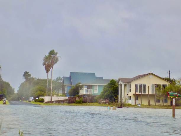 inundações atingem casas - floodwaters - fotografias e filmes do acervo