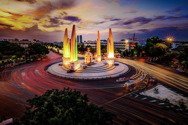 o monumento à democracia. - democracy monument - fotografias e filmes do acervo