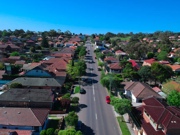 panorámica aérea drone vista de suburban sydney casas tejados parques y calles australia - house residential structure colonial style landscape fotografías e imágenes de stock
