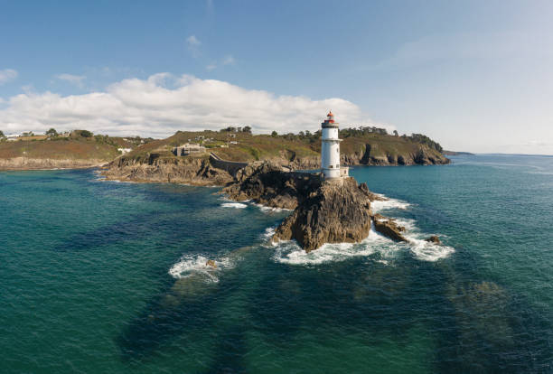 lighthouse petit minou in brittany australia - atlantic ocean fotos imagens e fotografias de stock