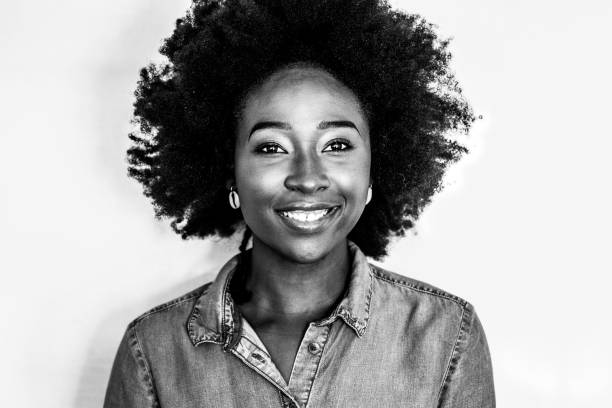 portrait of beautiful black female with nice hairstyle. - black and white portrait people women imagens e fotografias de stock