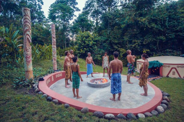 Group of people preparing for Mayan Temazcal- traditional steam sauna bath of Mesoamerican cultures. Diverse multiethnic friends taking training course before Temazcal experience grupo de personas que se preparan para temazcal maya- baño tradicional de sauna de vapor de las culturas mesoamericanas. diversos amigos multiétnicos sentados en el césped y tomando el curso de entrenamiento antes de la experiencia de temazcal