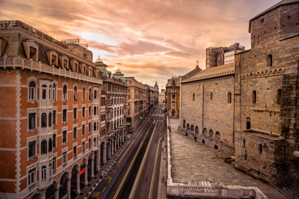 vista aérea de via xx settembre em gênova, itália. - imperial rome fotos - fotografias e filmes do acervo