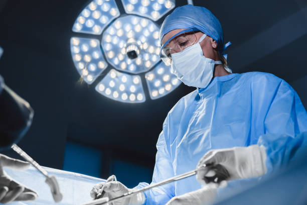 portrait of professional surgeon during operation with her team helping. - surgeon urgency expertise emergency services imagens e fotografias de stock