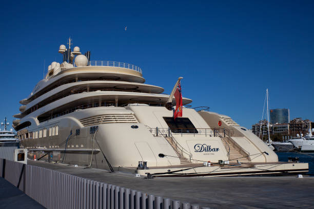 dilbar - el yate a motor privado más grande del mundo - port de barcelona catalonia spain barcelona city fotografías e imágenes de stock