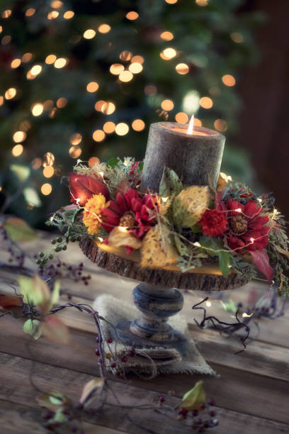 istock Holiday Candle and Wreath 1275175934
