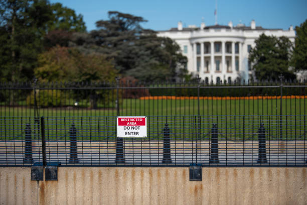 istock Restricted area Do Not enter Sign (iron fence) on blurred White House building background. 1275378081