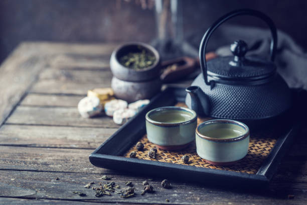 chá verde saudável - tea leaves chinese tea green tea leaf - fotografias e filmes do acervo