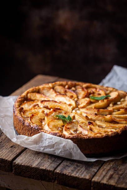 pastel de manzana casero - bamboo brown cooking gourmet fotografías e imágenes de stock