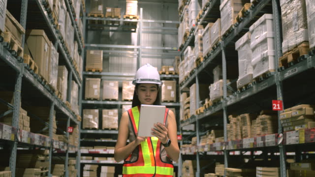 Warehouse worker Checking List Before making delivery.