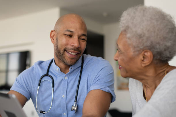 istock Male nurse visits elderly patient in residence 1275749194